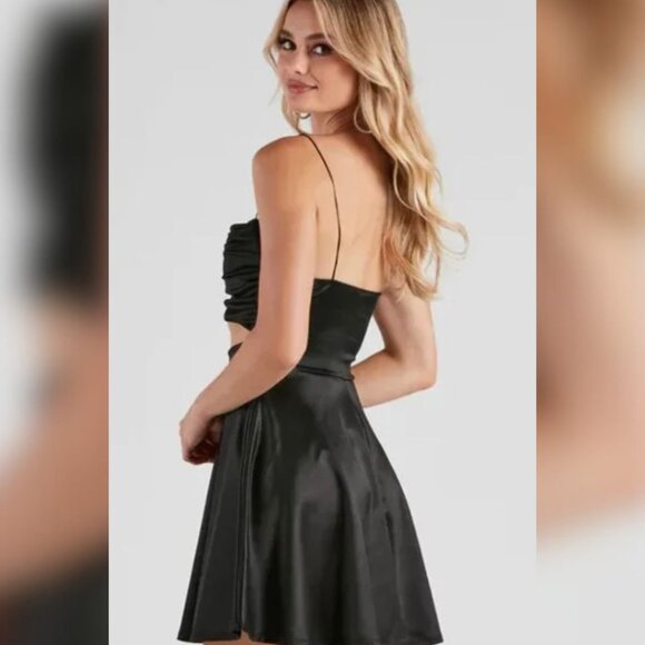 Windsor Homecoming Dress - Picture 3 of 8